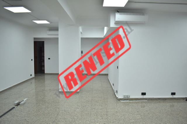 Office for rent in Abdi Toptani street near Tirana Castle.
Is located on the 10th floor of a busine